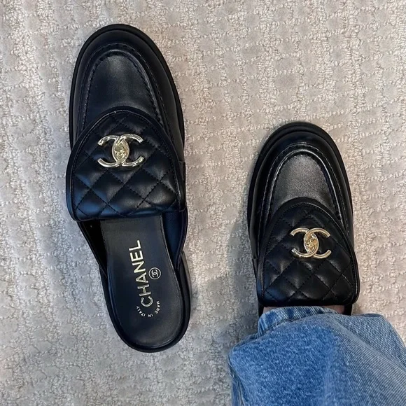 Chanel Shoes Loafers Black Quilted 25C Turnlock Mules Slides 37.5C EU NIB - Picture 2 of 11